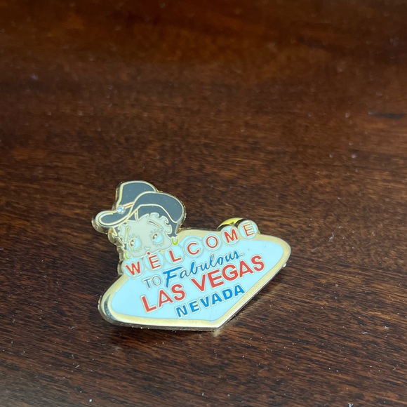 Limited Edition Betty Boop Black Hat Las Vegas Pin - Picture 3 of 7